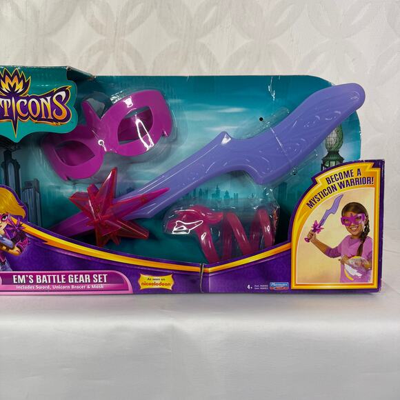 Mysticons Em's Battle Gear Set W/Sword, Unicorn Bracer & Mask - Picture 4 of 6